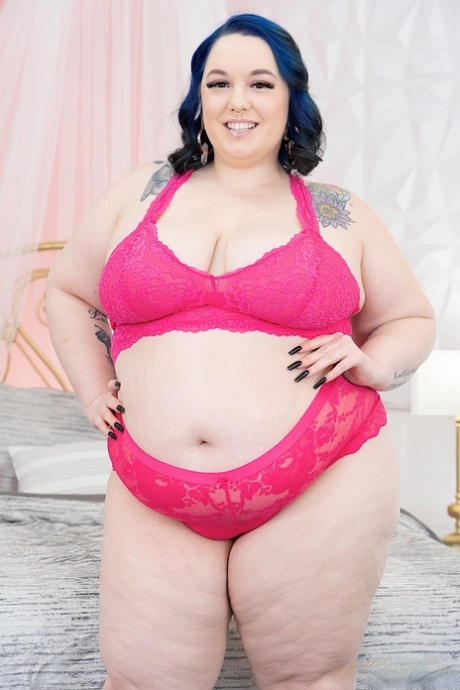 Obese lesbians Alexxxis Allure & Veronica Jasmine model in their heels